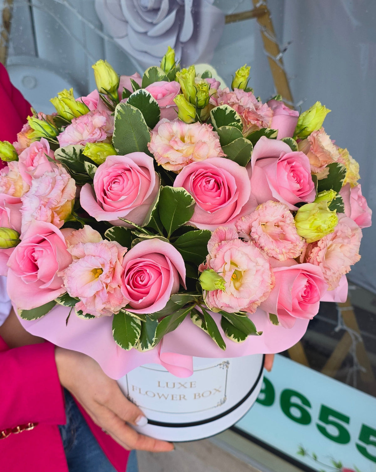"Pink princess"2 Pink Roses and Lisianthus