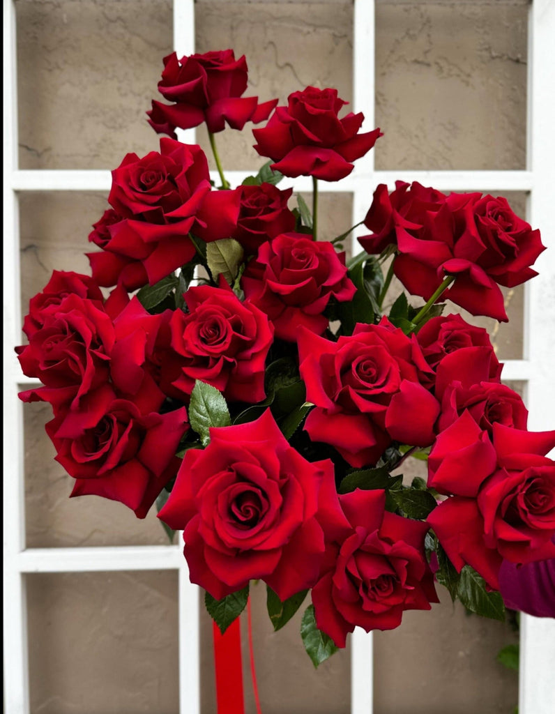The Art of Elegance: Discovering the Beauty of Hand-Fluffed or French Roses.