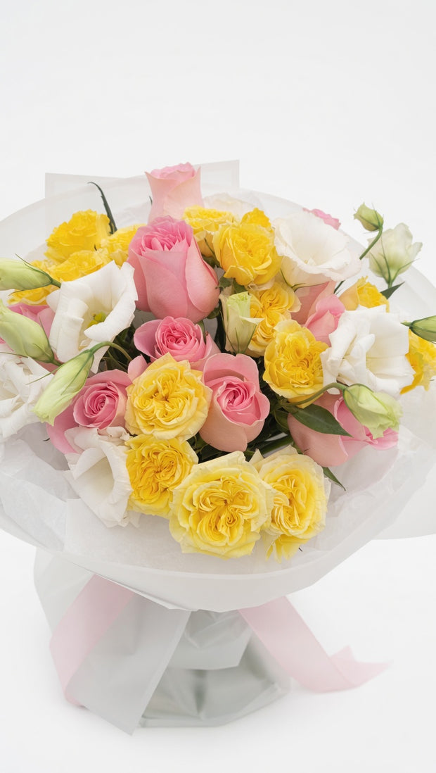 Blushing honey pink roses, garden spray roses, lisianthus