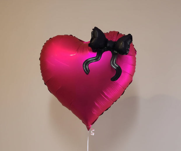 Heart balloon with bow, a stunning 22-inch foil balloon ideal for celebrations and romantic occasions.